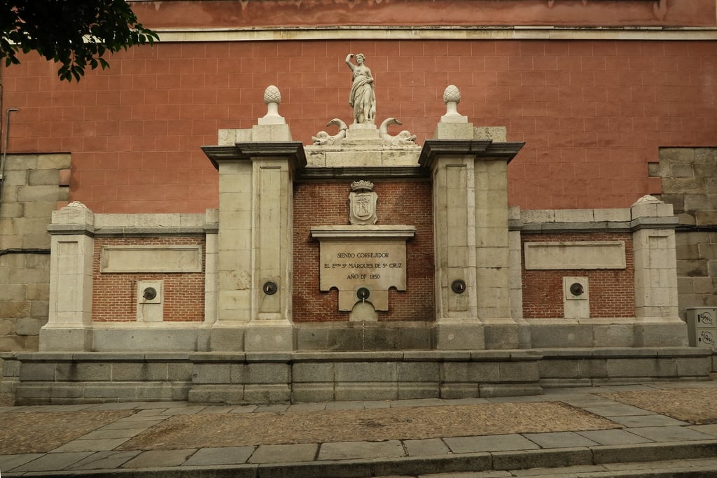 Plaza de la Cruz Verde, fuente de 1850