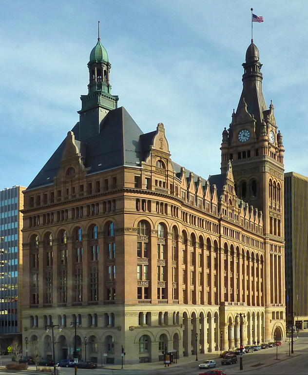 Milwaukee City Hall 2010 (cropped)