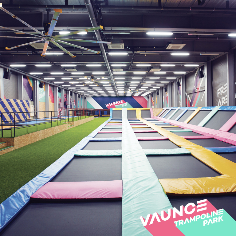 VAUNCE trampoline park