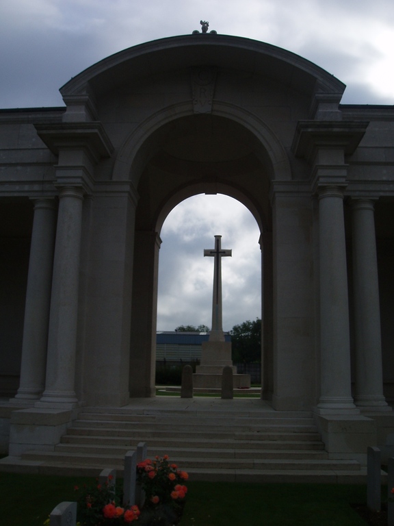 Arras Memorial and Fauberg-D'Amiens Cemetery 8