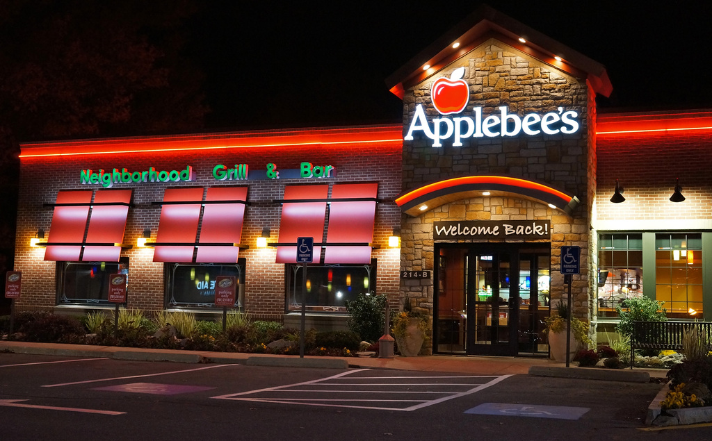 Applebee's night view