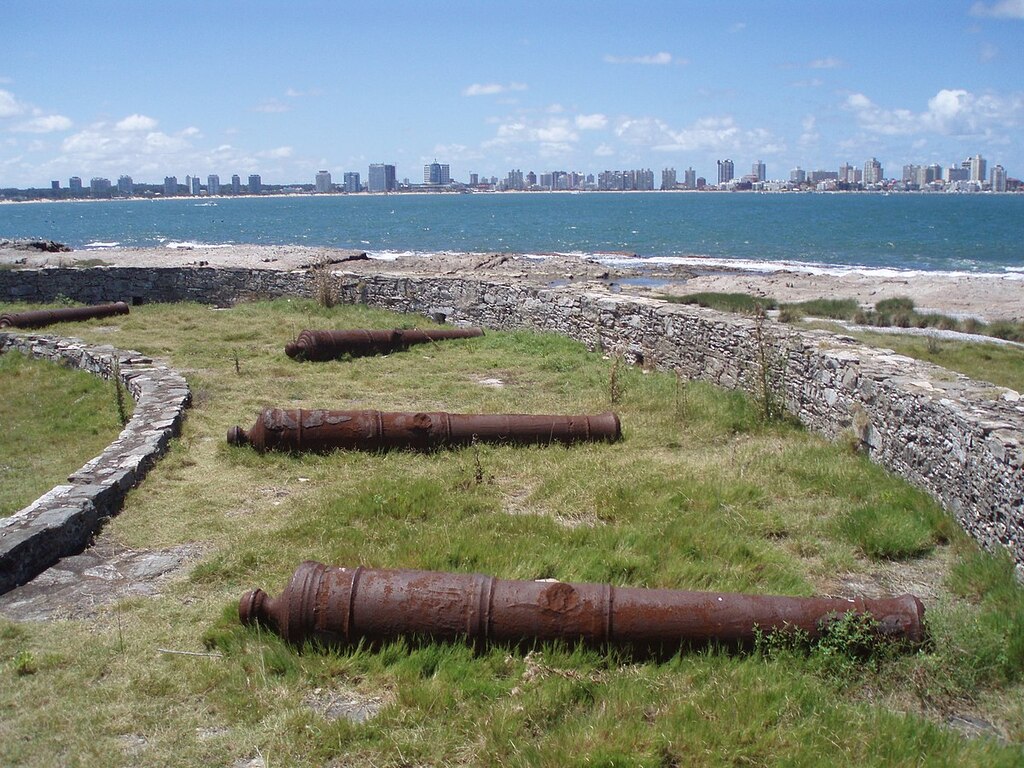 Bateria este de isla gorriti - panoramio