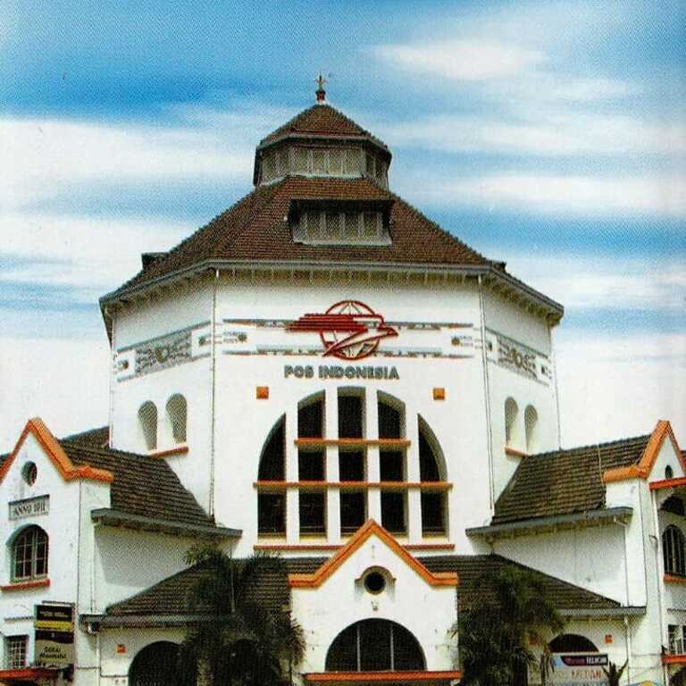 things to do in medan indonesia | tour the historic medan post office