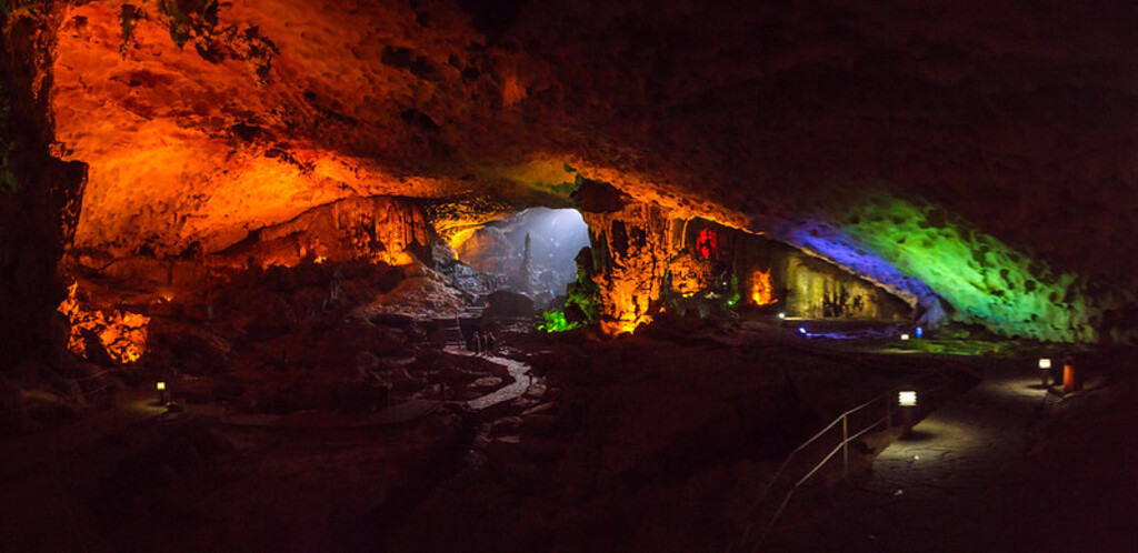 Dau Go Cave - Halong Bay, Vietnam