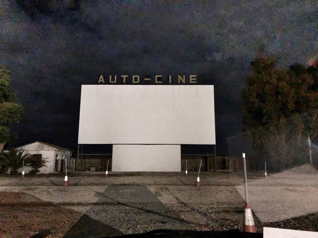 things to do in denia spain | watch a movie under the stars at autocine drive in