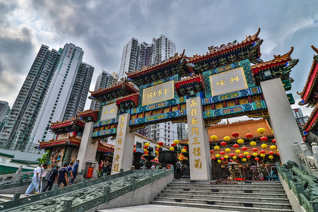 Wong Tai Sin Temple: Entrance Pagoda