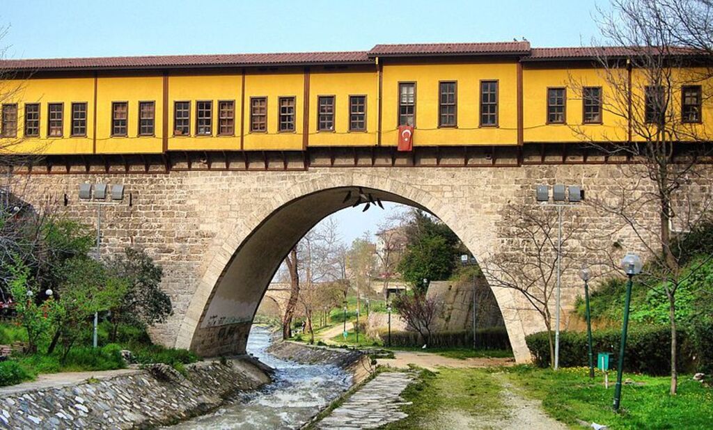Irgandı köprüsü-Köprülü çarşı veya çarşılı köprü, Bursa
