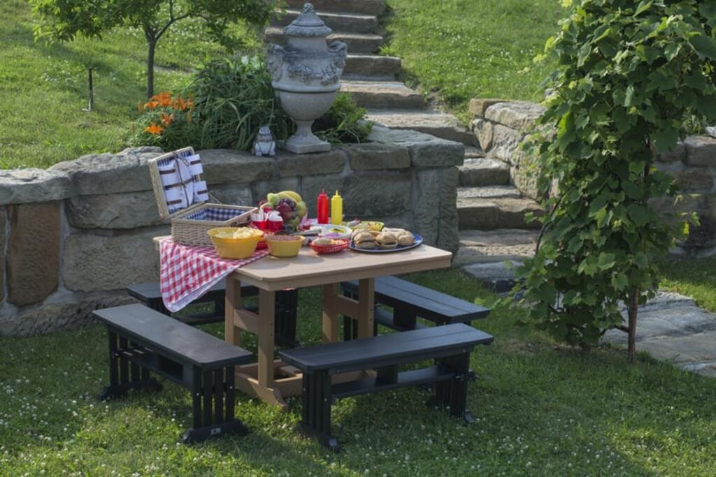 Picnic table