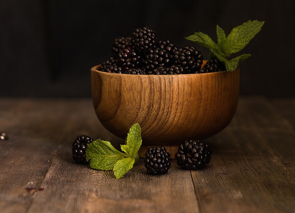Bowl of blackberries