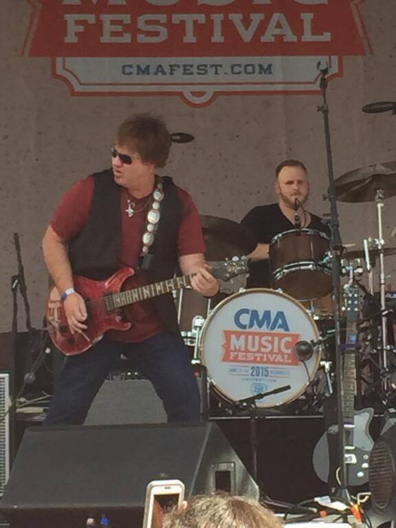 Dale Oliver cma fest