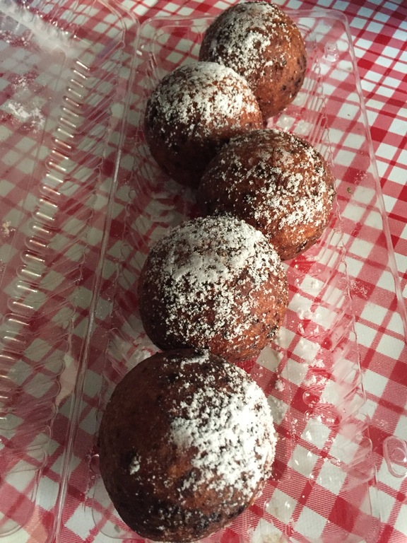 Lietuviškos varškinės spurgos, Lithuanian quark doughnuts