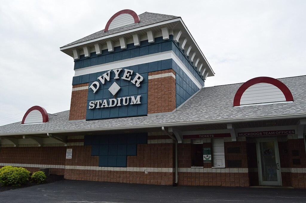 Dwyer Stadium (43752276291)