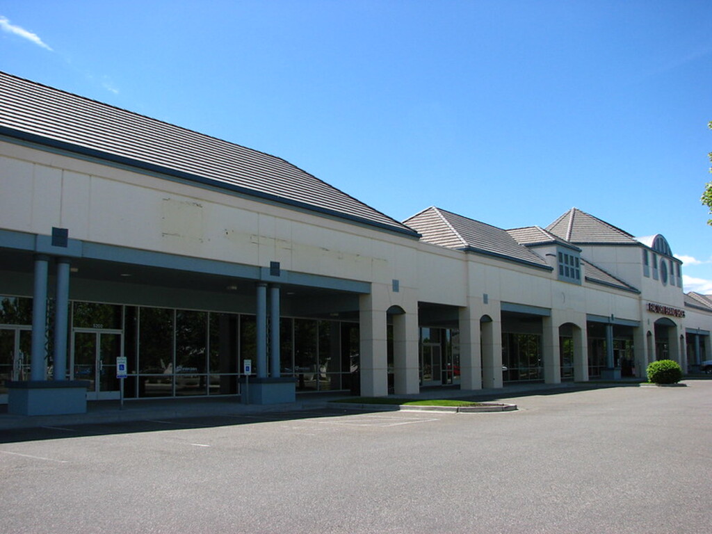 Broadmoor Outlet Mall, Pasco (#1)