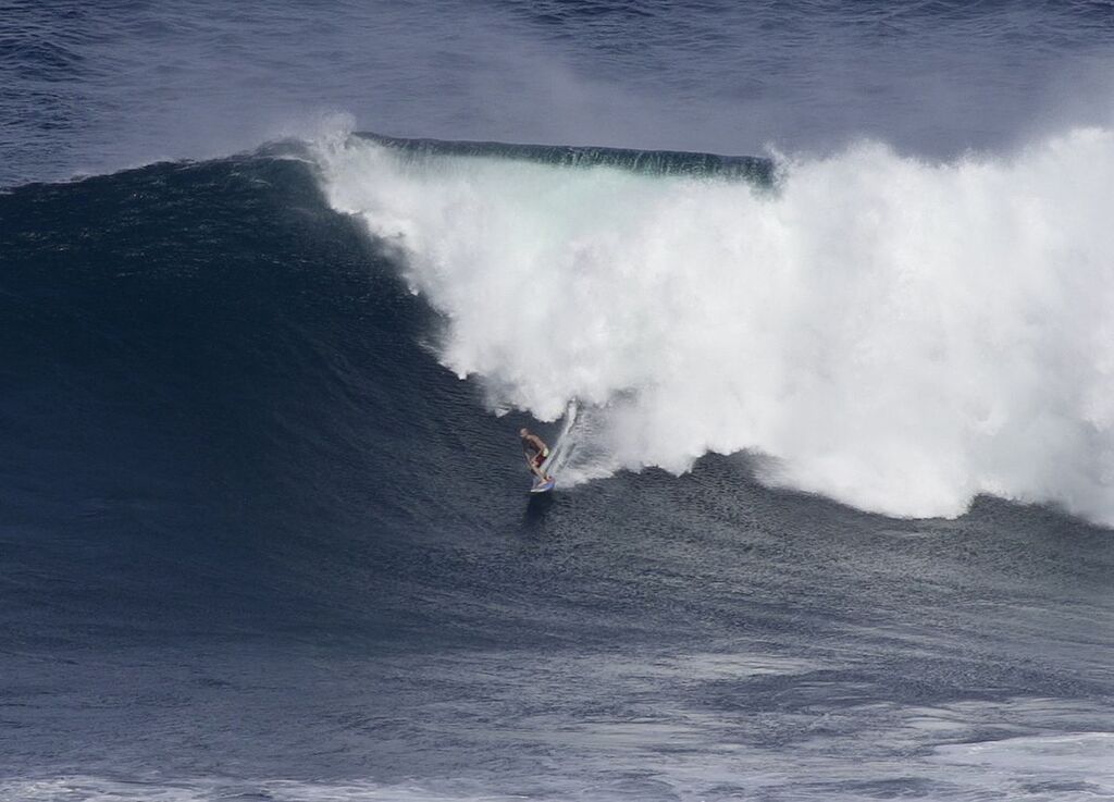Surfing big waves