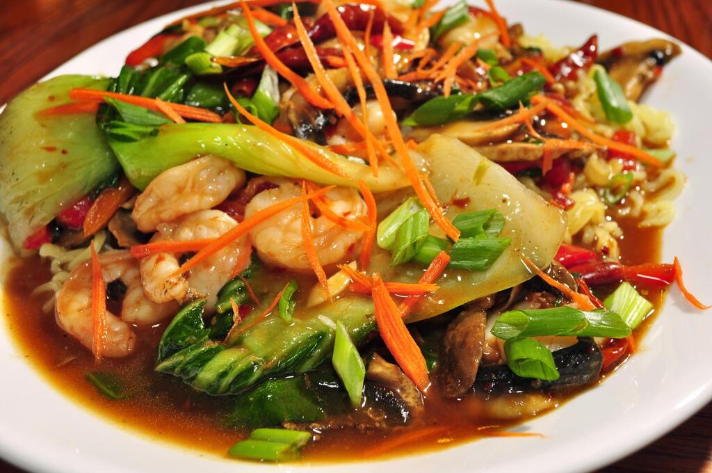 Szechuan noodles with shrimp and bok choy (5232290249)