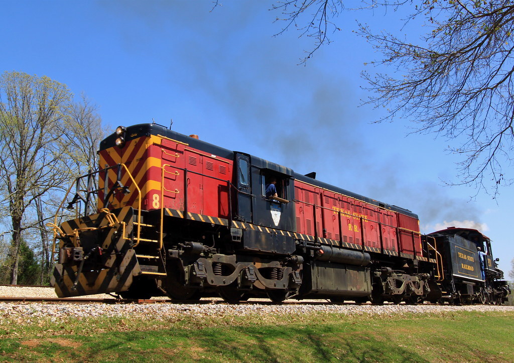 Texas State Railroad, moving locomotives