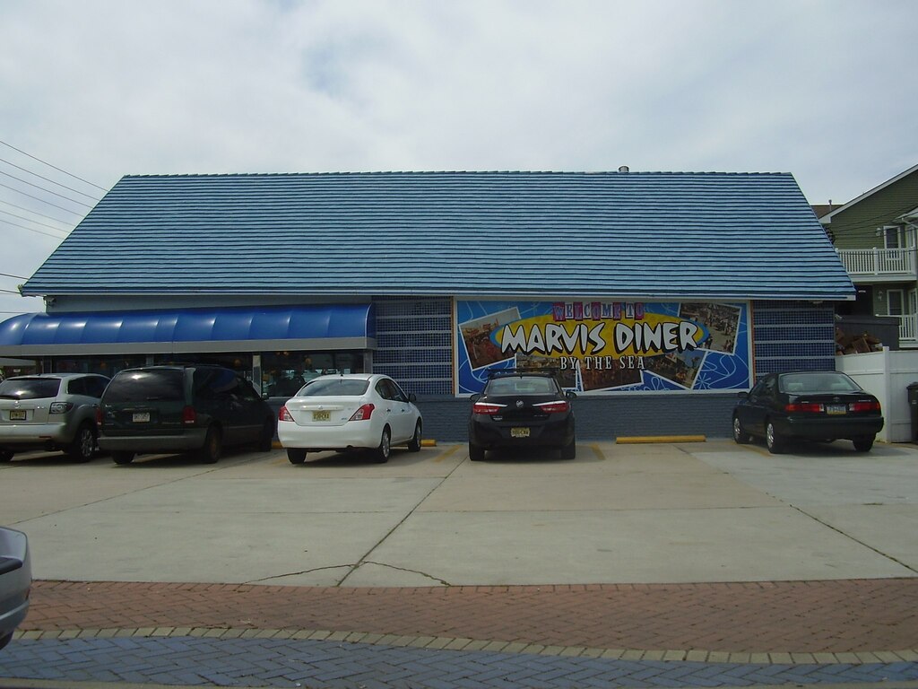 MarvisDinerBytheSea