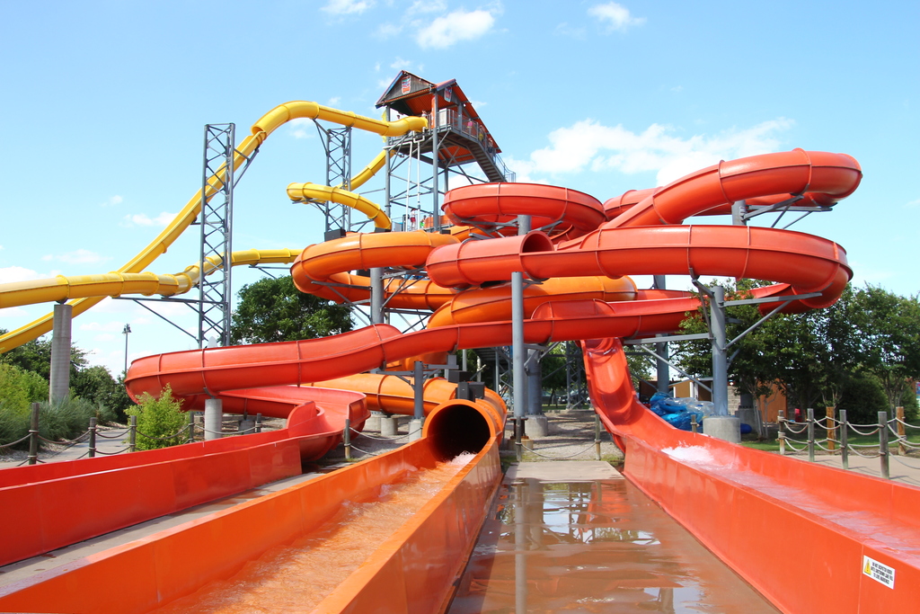 Hawaiian Falls Waterpark's The Pipeline