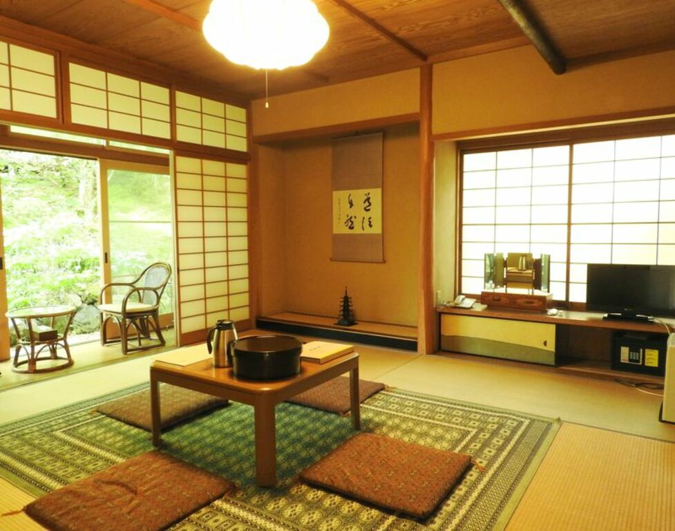 "Ekoin Temple, Mount Koya (https://www.booking.com/hotel/jp/shukubo-ekoin.en-gb.html)