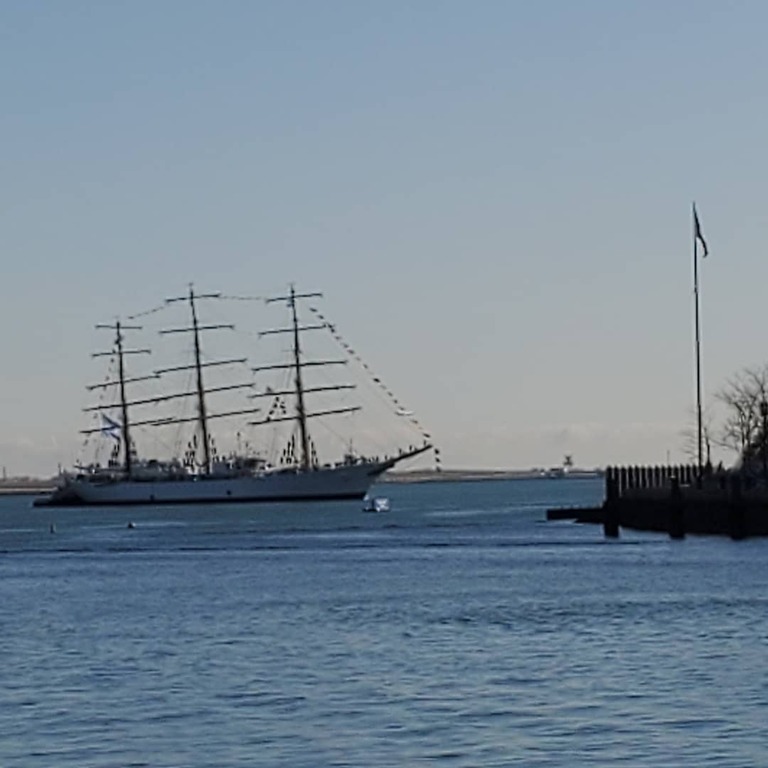 party boat in boston | enjoy a boat party on a private charter