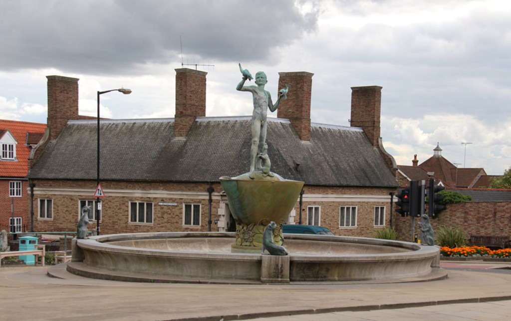 Braintree - Sculpture - geograph.org.uk - 4167497