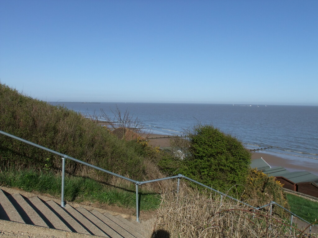 Sea and beach at Frinton-On-Sea - geograph.org.uk - 1814234