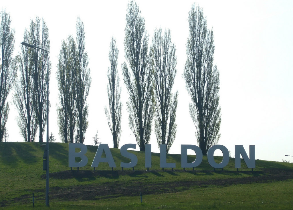 Basildon Sign - geograph.org.uk - 2121375