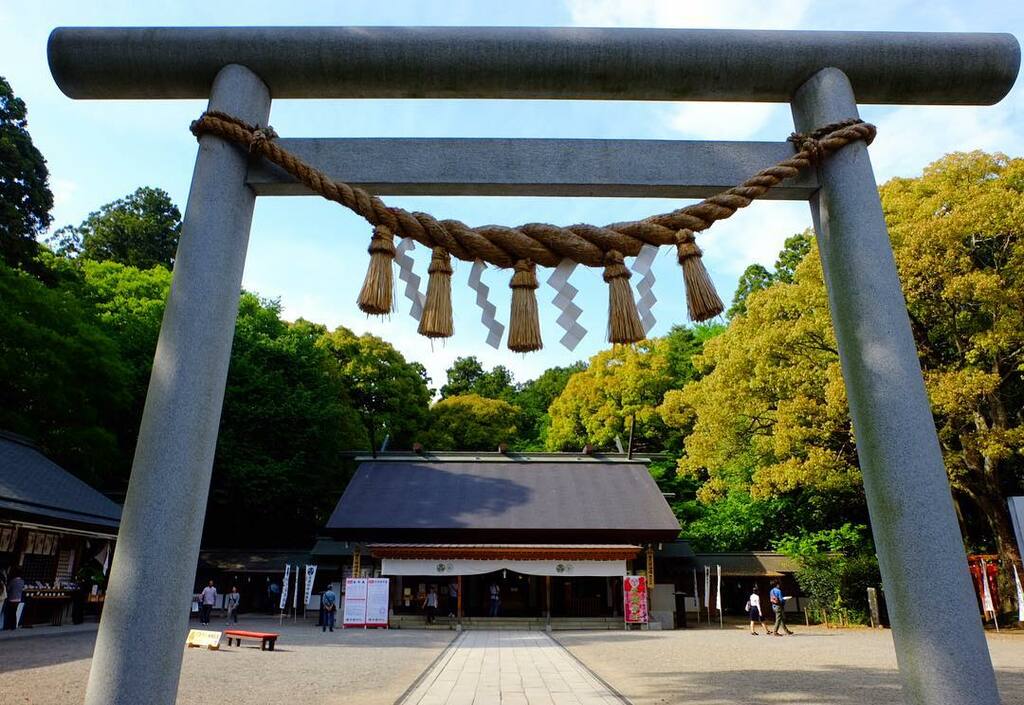 things to do in ibaraki | tour the modern tokiwa jinja shrine