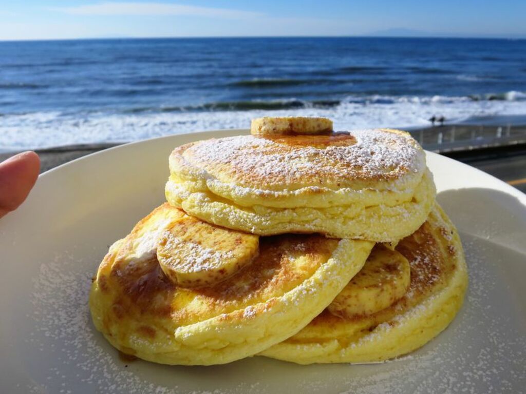 Have a laidback brunch at Bills Shichirigahama