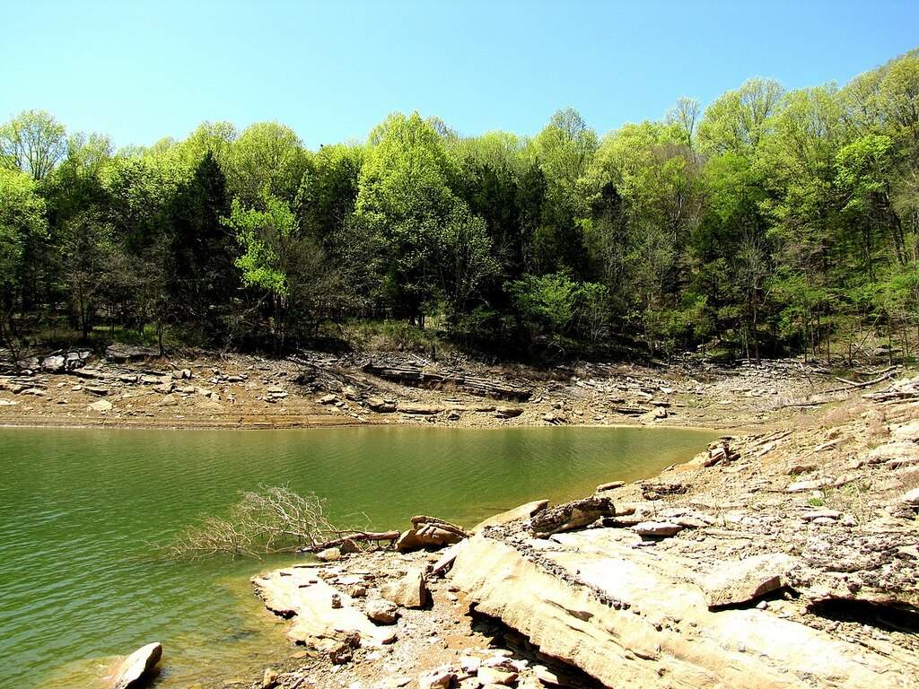 Center-hill-lake-alcove-tn1