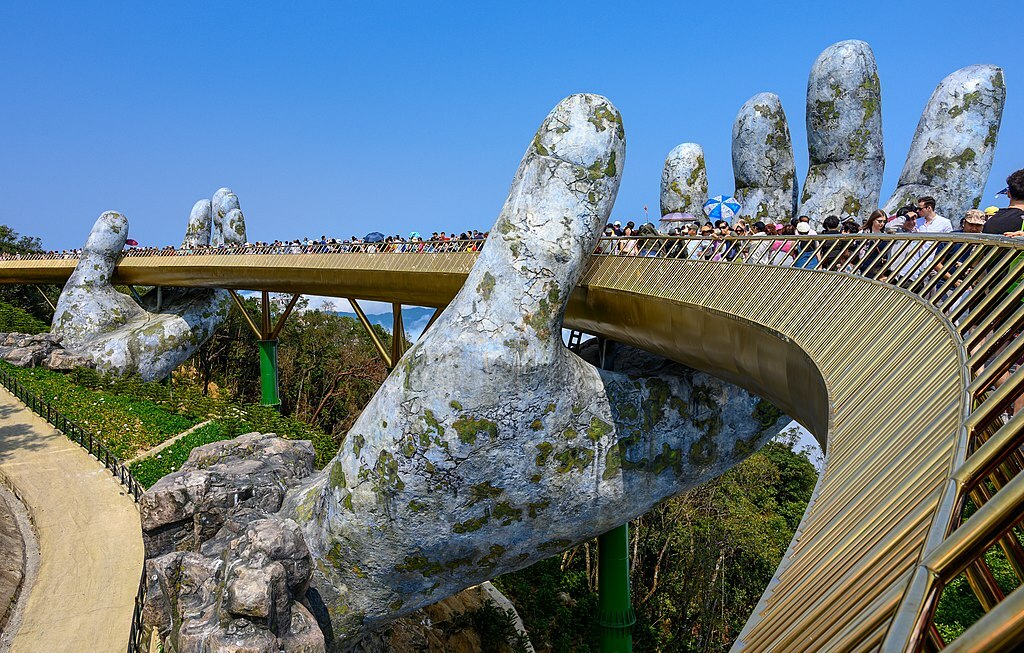 Golden Bridge Da-Nang (48951166538)