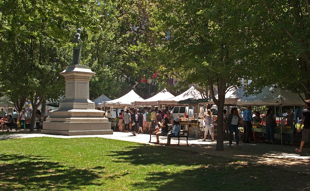 Farmers' market