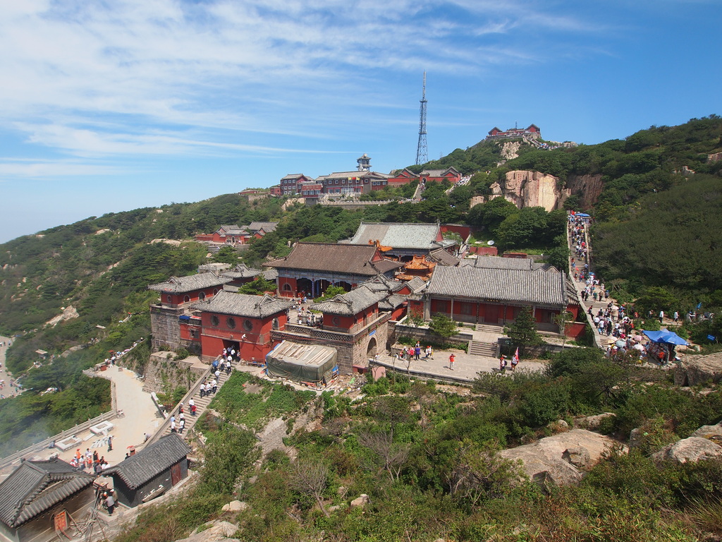 岱顶全貌 - Full View of the Mount Taishan Top Area - 2012.07 - panoramio
