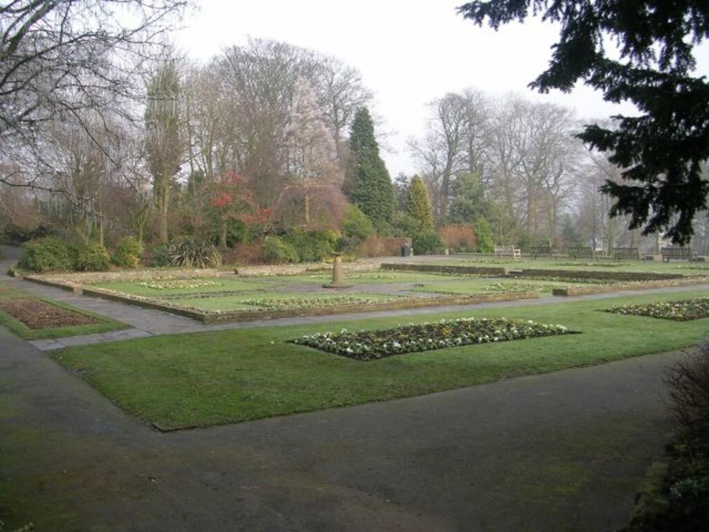 Flower Beds - Manor Heath Park, Halifax - geograph.org.uk - 698508