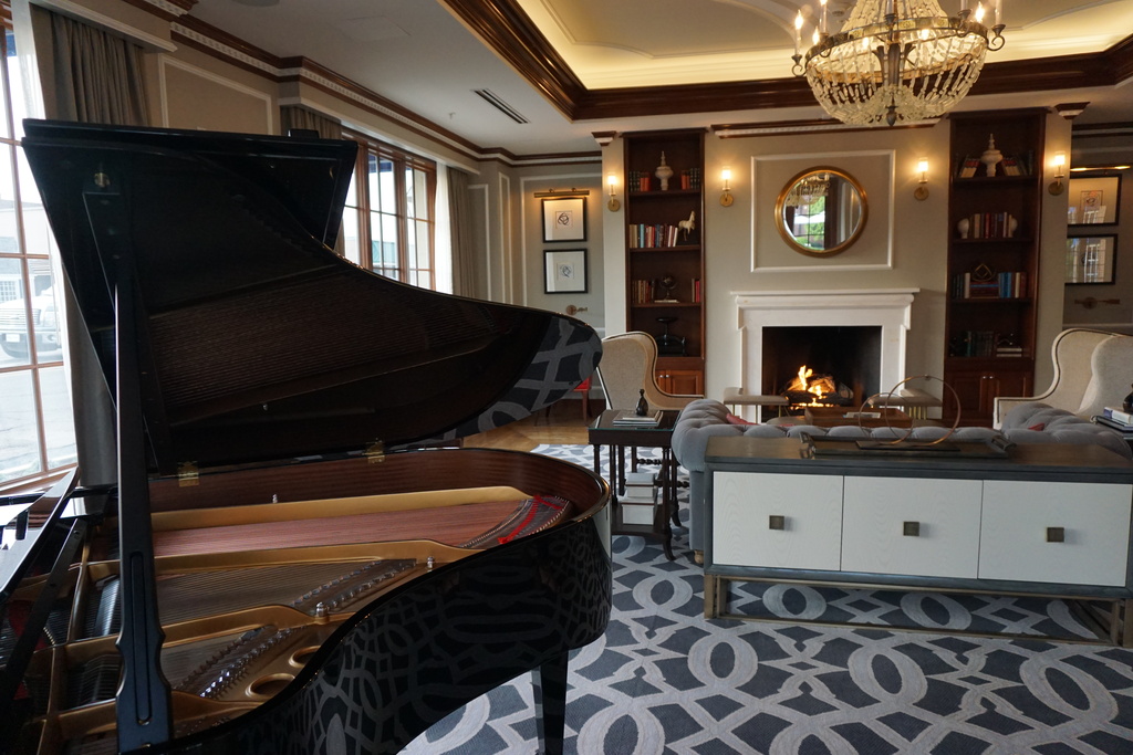 Library lounge in the Chancellor's House