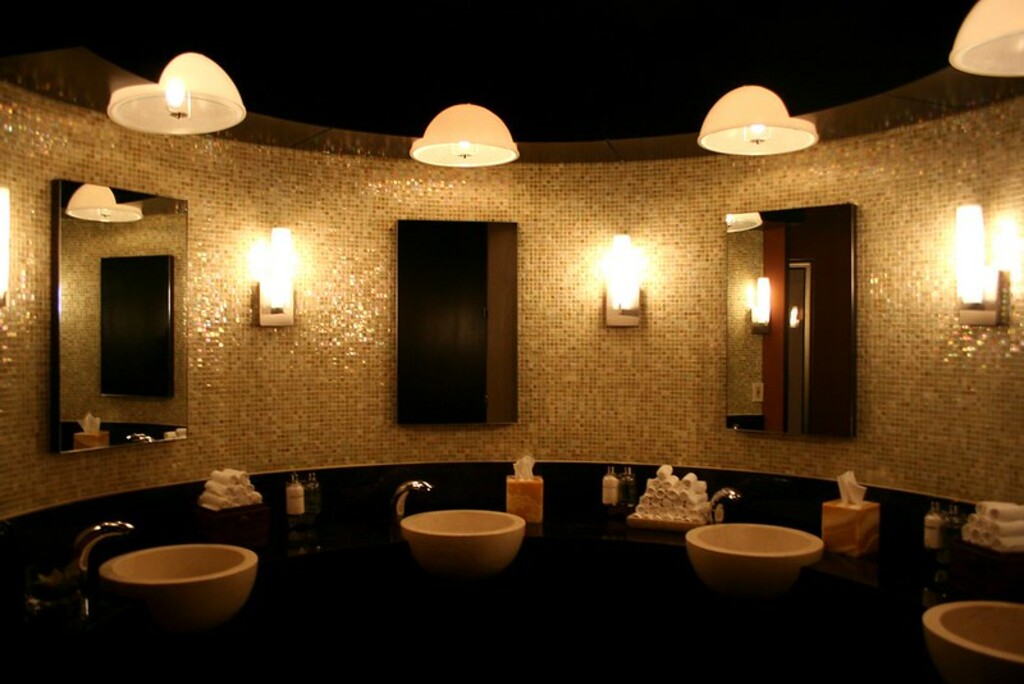 Asiate : restroom