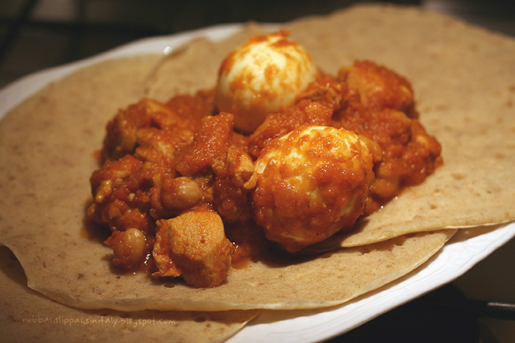 Spicy chicken 'n' eggs