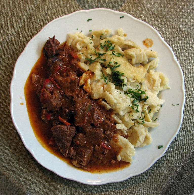 2009-09-gulasch-pörkölt-paprikas-1