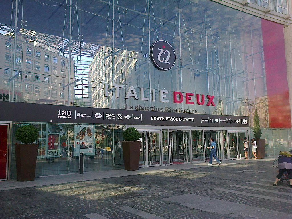 Entrée du centre commercial Italie Deux