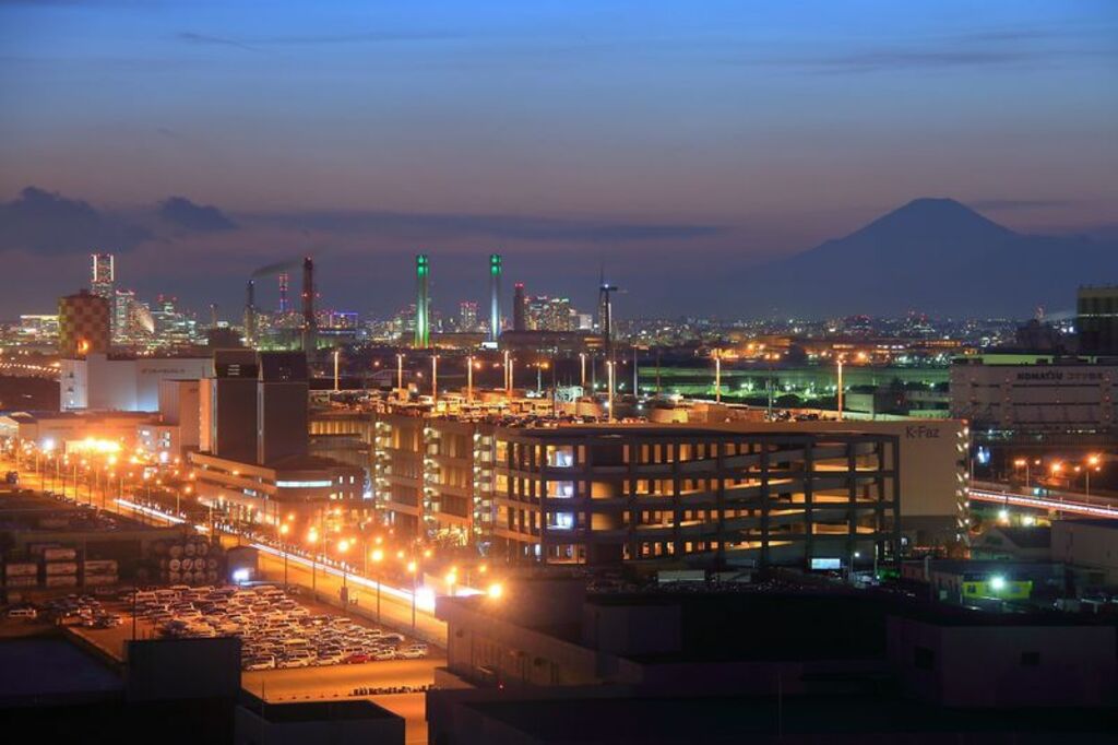 Get views of the glittering city from Kawasaki Marien