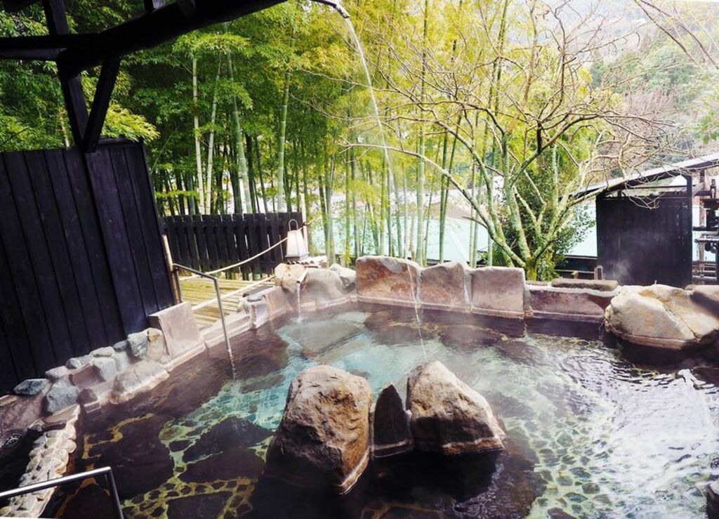 Bask in traditional Japanese hospitality at Yugawara Onsen Ryokan Uohan