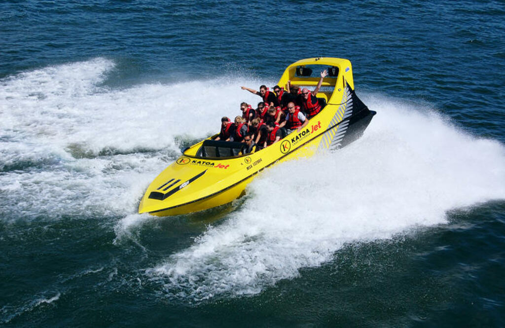 jet boating excursion in manupirua hot springs