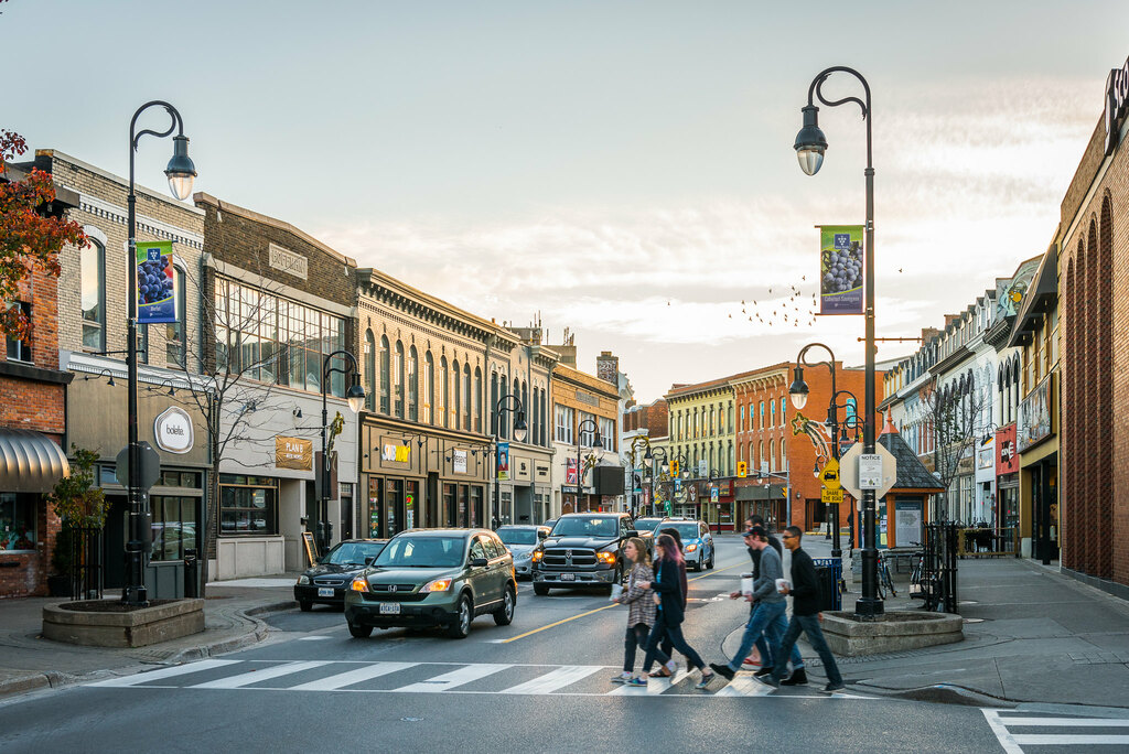 Downtown St. Catherines (St Paul Street) | Centre-ville de St. Catherines (rue St. Paul)