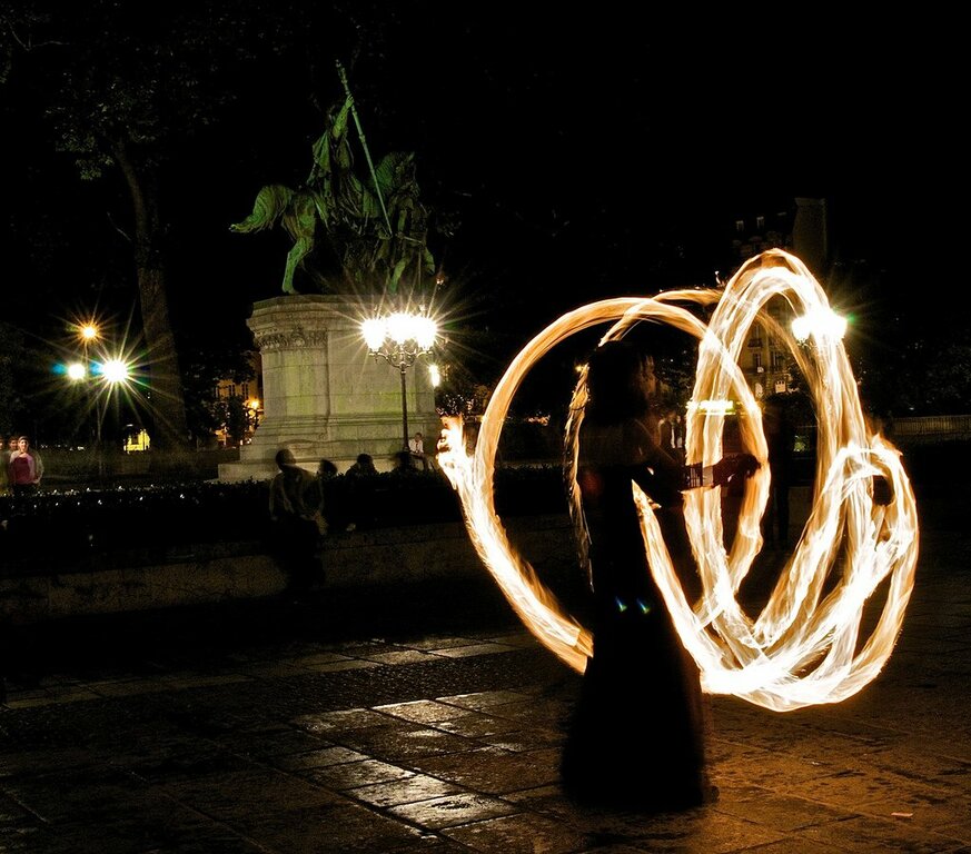 Paris Street Performer