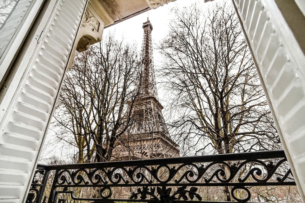 Breathtakingly gorgeous view of the Eiffel Tower