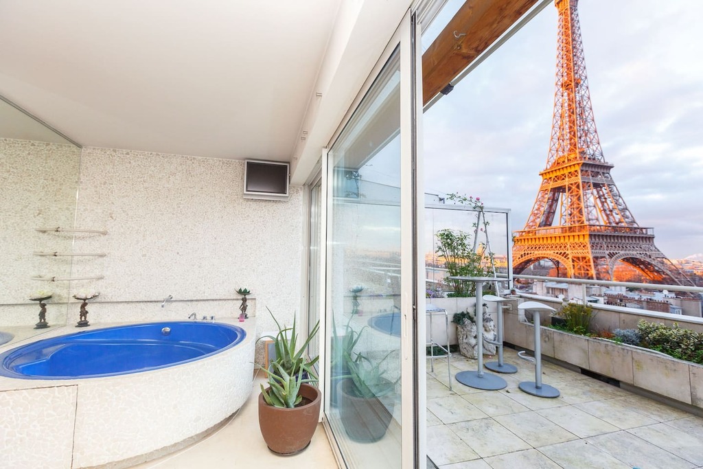 Admire the Eiffel Tower after a bath