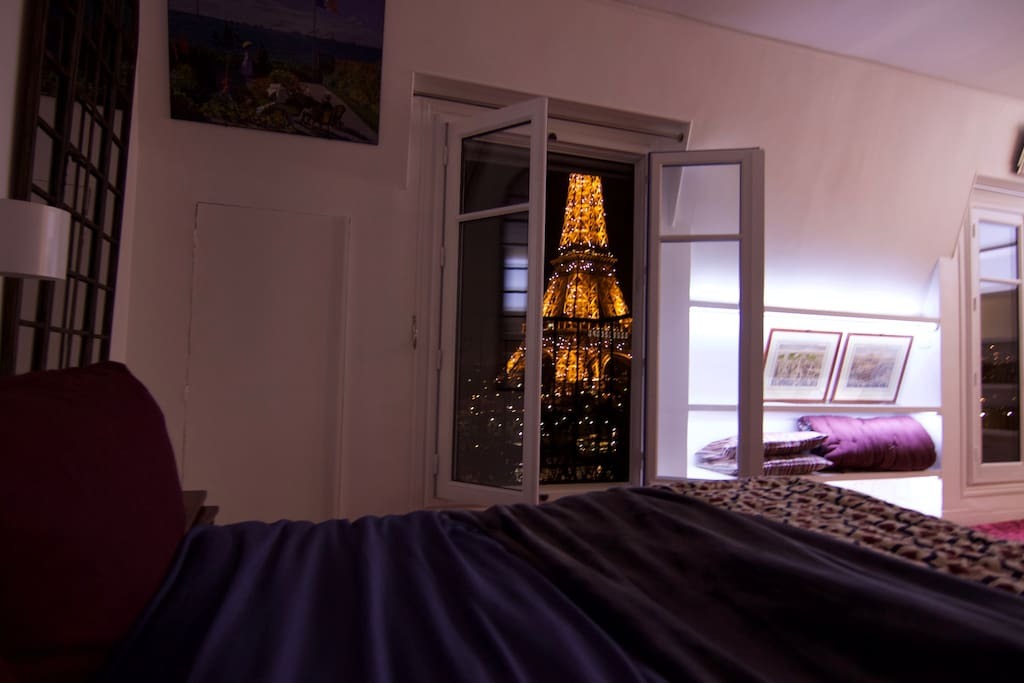 Lounge in bed and admire the illuminated Eiffel Tower