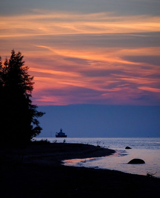things to do in cheboygan mi | explore the hiking trails along the beach in cheboygan state park