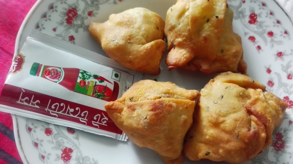 Singara with Sauce packs