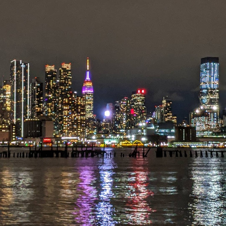 romantic things to do in nj | stroll and see manhattan skyline at hudson river waterfront walkway in hoboken